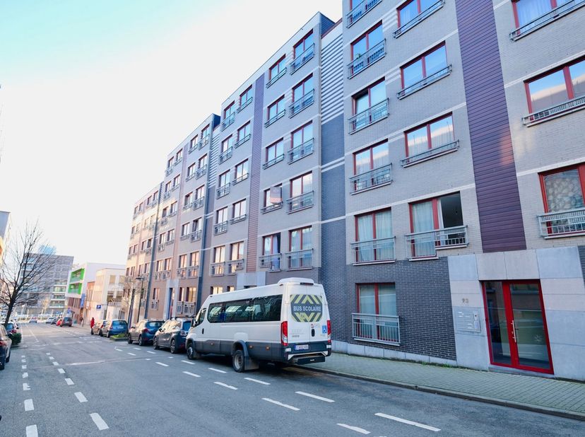 MOLENBEEK-SINT-JANS - REF : 7704683<br />
<br />
In een gebouw van 2010 en dicht bij alle voorzieningen, bieden wij u dit prachtig appartement met 2 s