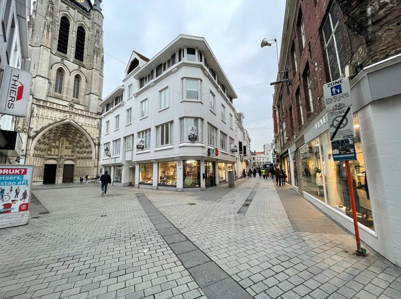 Appartement te huur in Sint-Maartenskerkstraat 4 bus 12,
                    8500 Kortrijk