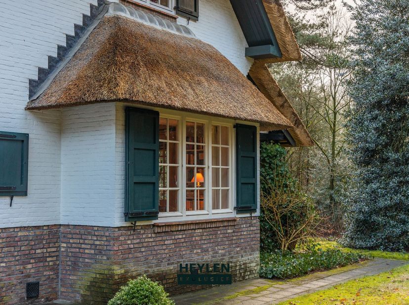 Unieke, landelijke villa op een prachtig perceel van 2ha 52a 69ca te Lichtaart / Kasterlee<br />
<br />
<br />
<br />
Ligging:<br />
 Rustig en bosr