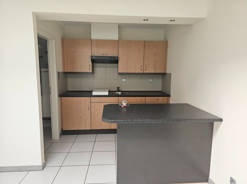 Vlot bereikbare kantoorruimte op de eerste verdieping.<br />
<br />
Dit pand is gelegen in een gebouw met diverse kantoorruimtes en gemeenschappelijke