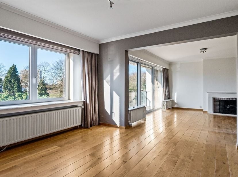 Openhuizendag op zaterdag 13 juni van 15u30 - 16u30<br />
Locatie: Dit appartement is gelegen op de tweede verdieping van een goed onderhouden gebouw