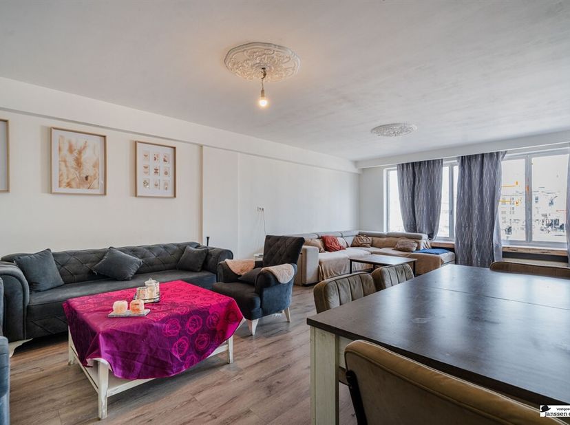 Te renoveren ruim 2-slaapkamerappartement met zonnig terras op toplocatie in Borgerhout!<br />
Bent u op zoek naar een appartement dat u volledig naar