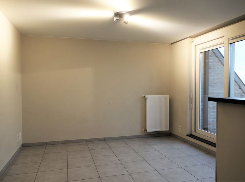 Dit leuke 1 slaapkamer appartement ligt nabij het station van Oudenaarde. Een bezoek plannen? Dit kan enkel via onze website www.stellarimmo.be/te-huu