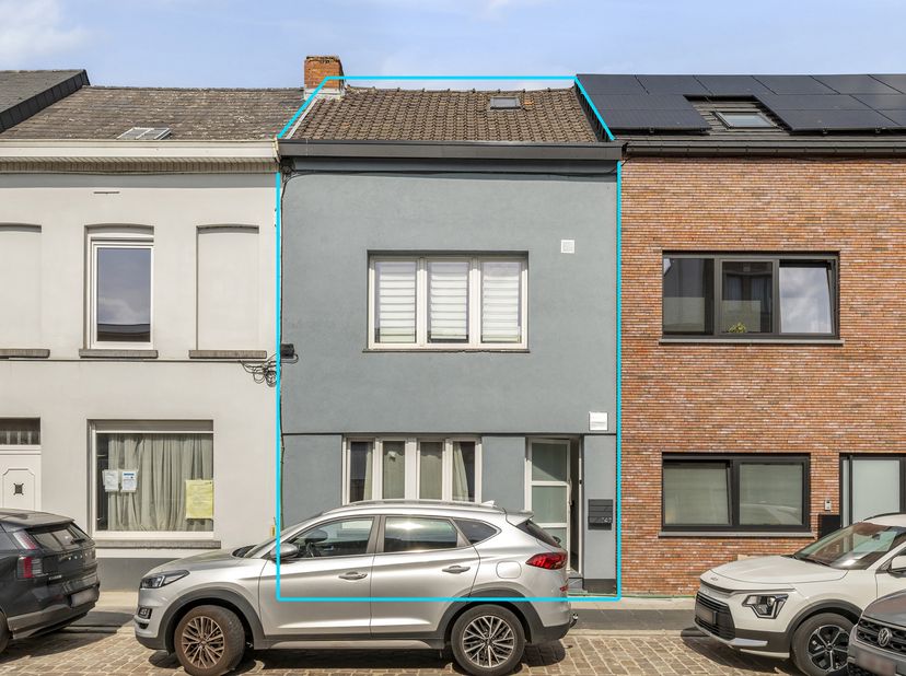 Ruime, gerenoveerde stadswoning met 3 slaapkamers en bureauruimte.<br />
BEKIJK ZEKER ONZE (VIRTUELE) GRONDPLANNEN EN ATTESTEN VOOR DE INDELING EN EXT