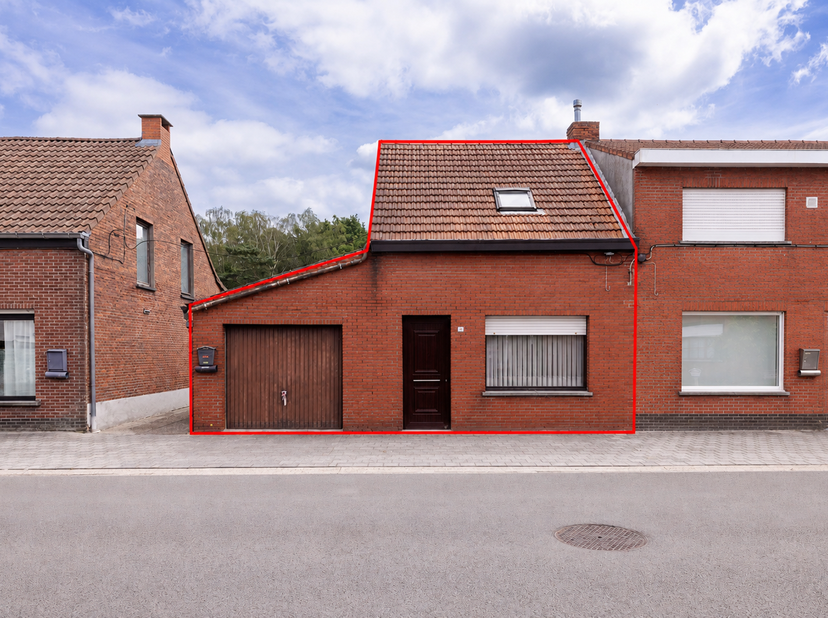 Ontdek deze te renoveren woning gelegen aan Eikendreef 82 in Rijkevorsel. De woning bevindt zich op een rustige locatie. Binnenin geniet u van een gez