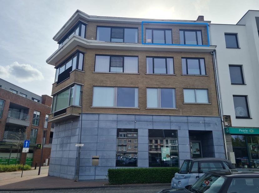 Volledig vernieuwd appartement gelegen in het centrum van Diepenbeek.<br />
<br />
Het appartement is gelegen op de 3e verdieping (lift aanwezig).<br