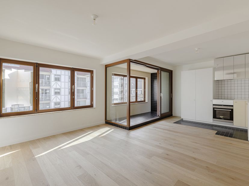 Gelegen in Middelkerke bevindt zich dit appartement op de tweede verdieping van een art-decoresidentie nabij zee en dijk.<br />
Het appartement heeft