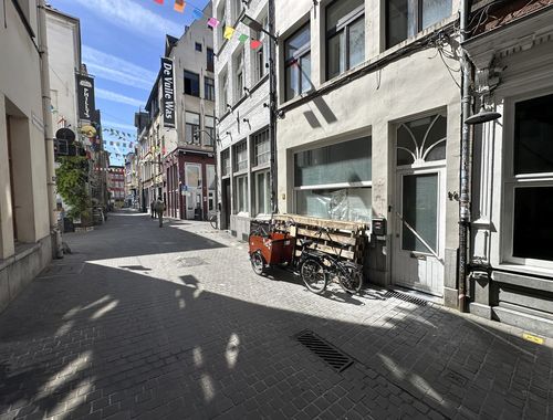                                         Handelszaak te huur in Antwerpen, € 1.750
