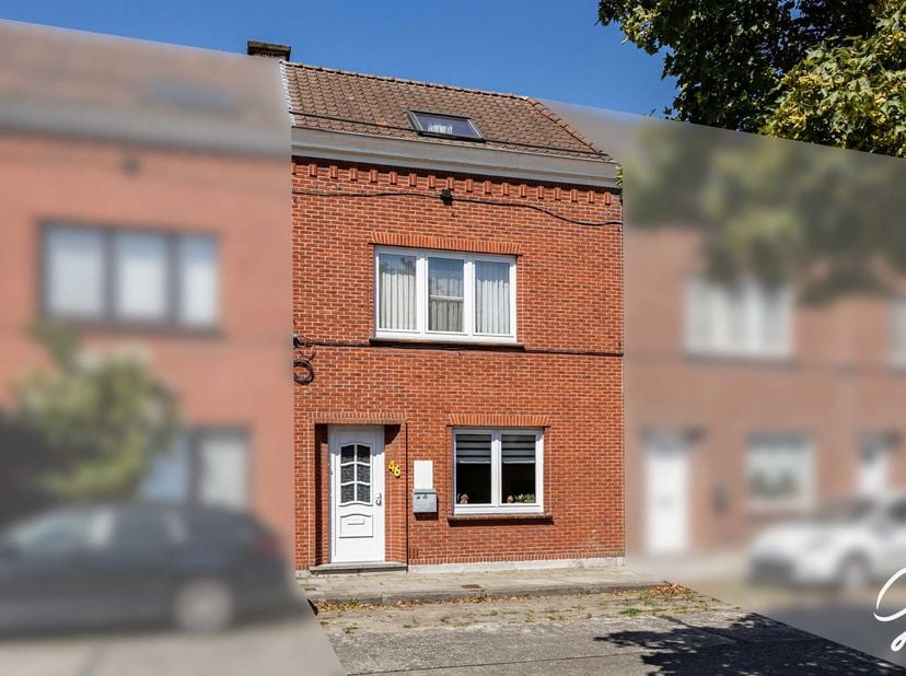 À VENDRE – Charmante maison avec 3 chambres et un atout de taille<br />
Vous recherchez une maison chaleureuse avec une disposition pratique et des po