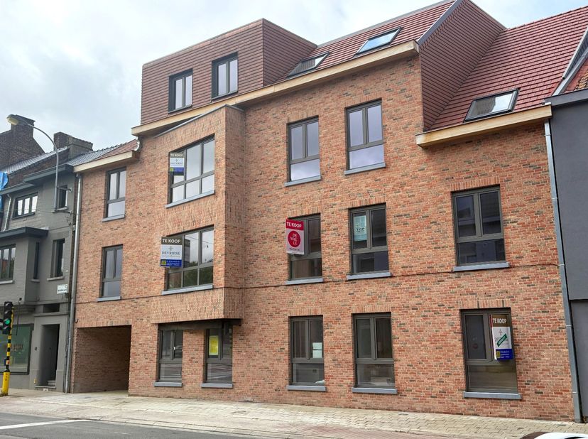 Residentie GreenScape ligt op een uitzonderlijk plek in de stad Bissegem. Het project is gelegen in de Meensesteenweg palend aan de groene omgeving va