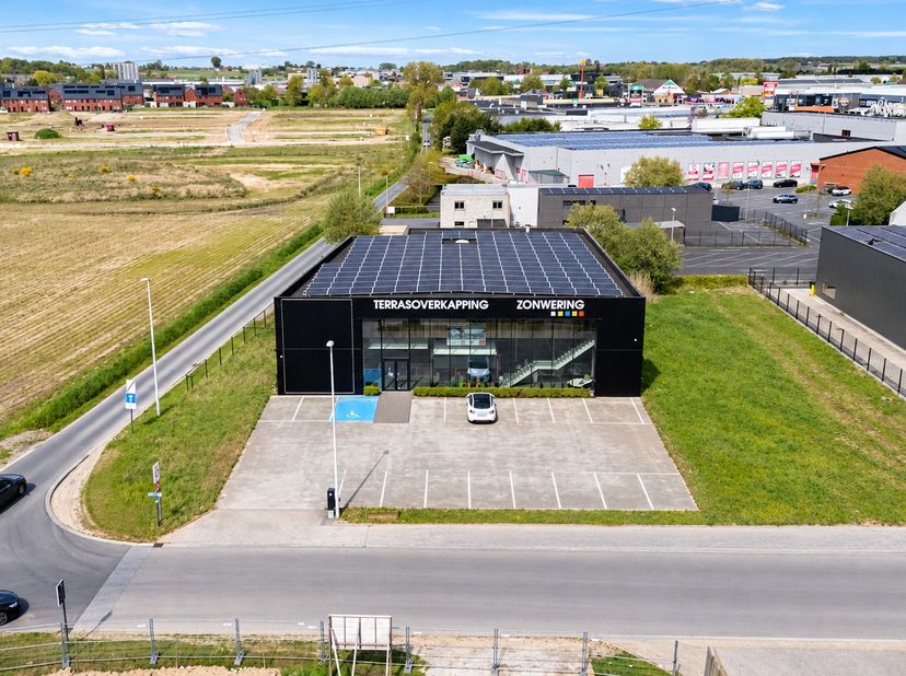Bedrijfsvastgoed te koop in Rolariusweg 9,
                    8800 Roeselare