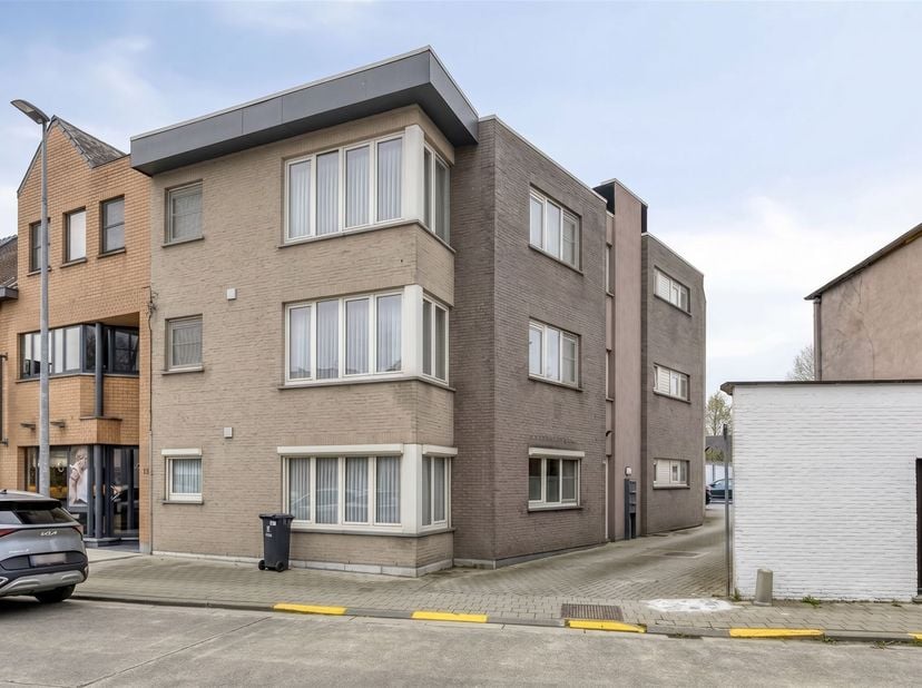 Cet appartement prêt à être emménagé est situé au premier étage d'un immeuble rénové en 2007.<br />
<br />
Cet appartement économe en énergie dispos