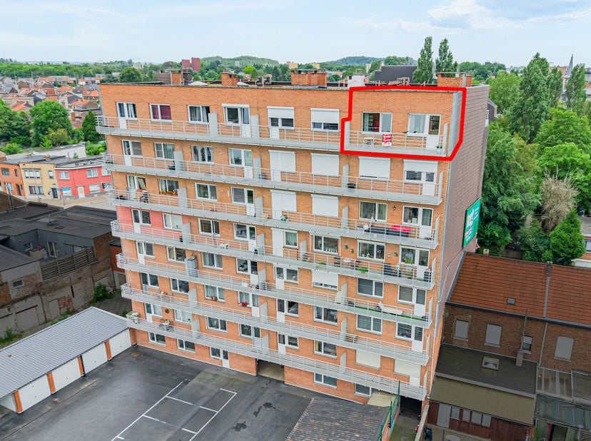 Découvrez ce charmant studio en très bon état, situé au 7ème étage d’une résidence sécurisée avec ascenseur. Il bénéficie d’un agréable balcon pouvant