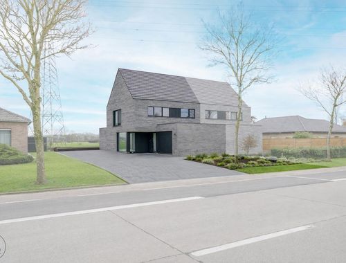                                         Villa te koop in Oosteeklo, € 618.000

