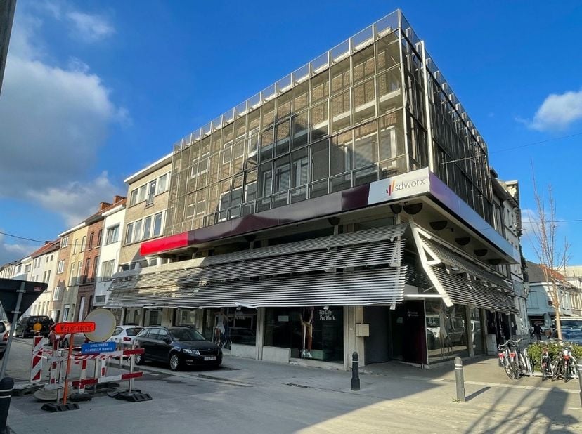 Bien professionnel à louer à Antwerpsesteenweg 63,
                    9040 Sint-Amandsberg