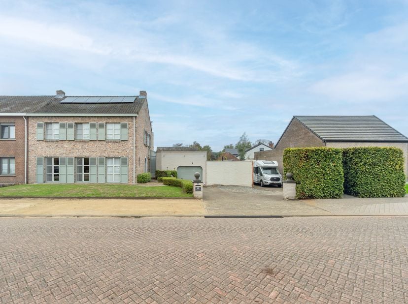 Huis te koop in Veestraat 25,
                    2360 Oud-Turnhout