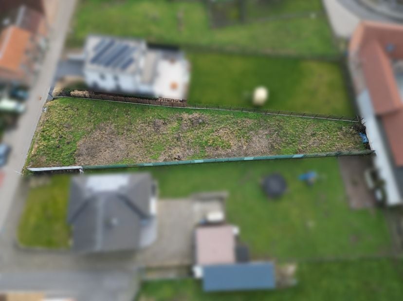 In het landelijke &amp;nbsp;Horpmaal, een deelgemeente van Heers, vinden we langs de Hopstraat deze knappe bouwgrond voor open bebouwing terug. We bevinde
