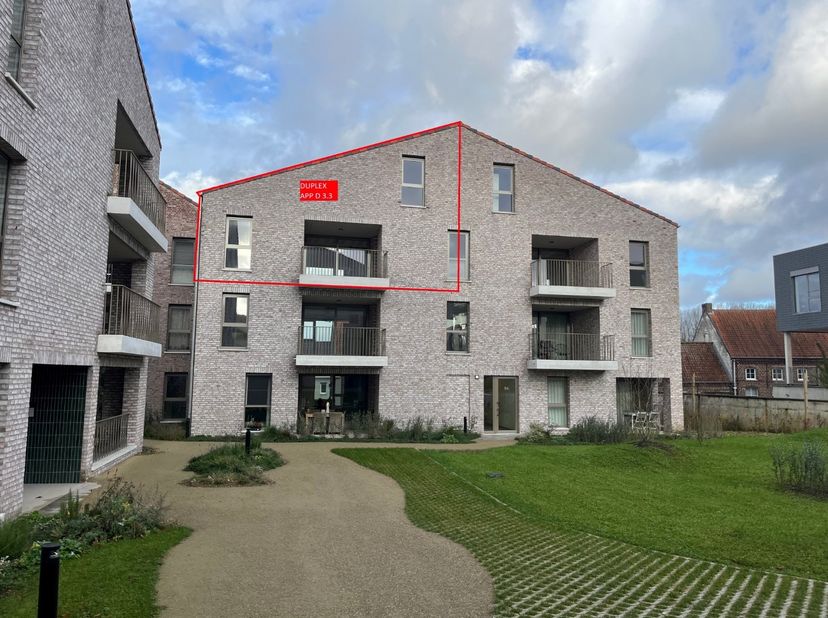 Dit modern en lichtrijk duplex-appartement (D 3.3) is ideaal gelegen in het Egmont Park, op wandelafstand van het centrum van Gavere met alle voorzien