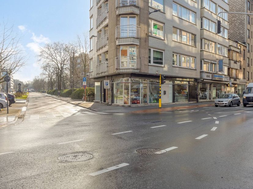 <br />
<br />
<br />
Espace commercial moderne à vendre dans un emplacement privilégié à Ostende.<br />
<br />
Cette propriété d'angle située le long