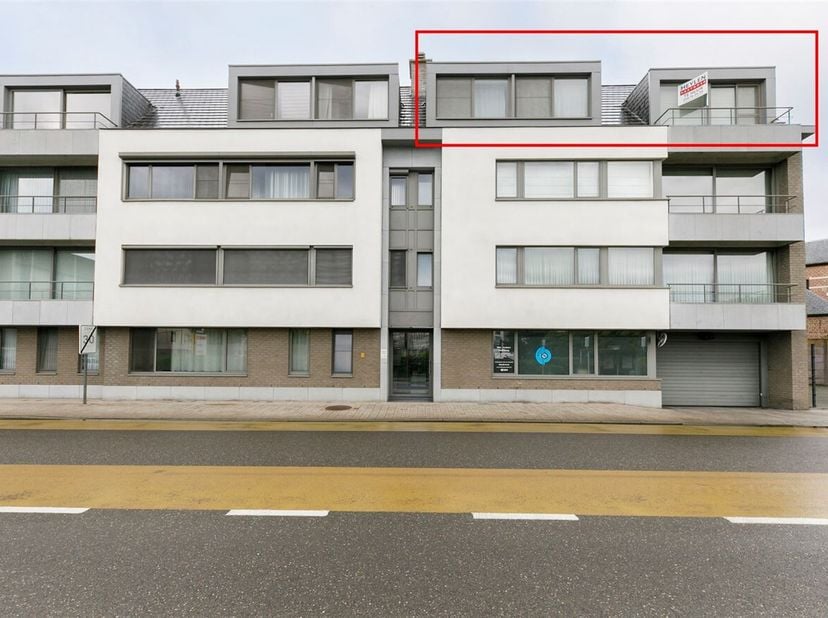 Luxueux penthouse moderne de 2 chambres avec une terrasse unique au coeur de Geel<br />
Situation : Situé au centre de la Gasthuisstraat, à quelques p