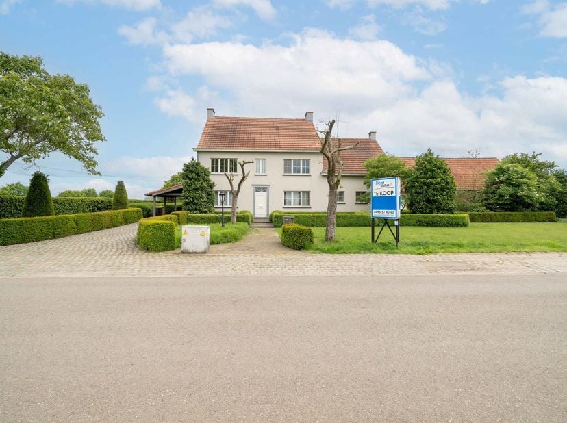 Prachtig gelegen eigendom aan de Zelle in Herenthout, op een zeer idyllische locatie tussen de weilanden en velden.<br />
Gelegen op huisnummer 2 is d