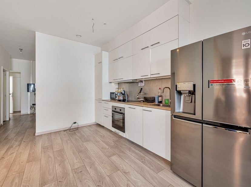 Bent u op zoek naar een appartement met potentieel op een centrale ligging in Aalst? Dan is dit appartement op de tweede verdieping zeker het ontdekke