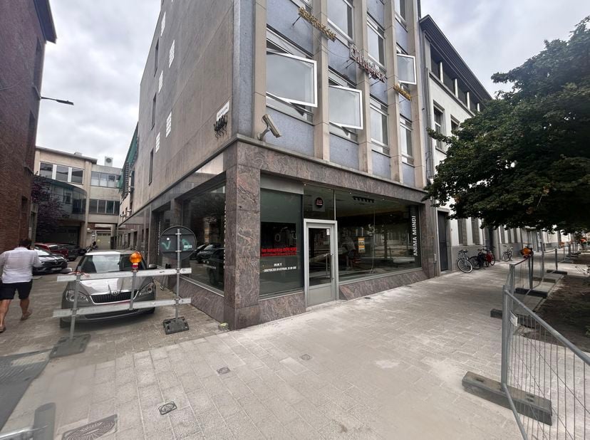 Bedrijfsvastgoed te huur in Paardenmarkt 83,
                    2000 Antwerpen