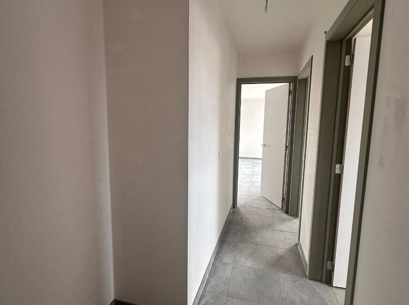 Mooi nieuwbouwappartement met 3 slaapkamers te huur in Lommel:Dit moderne nieuwbouwappartement is ideaal gelegen in een rustige omgeving, op wandelafs