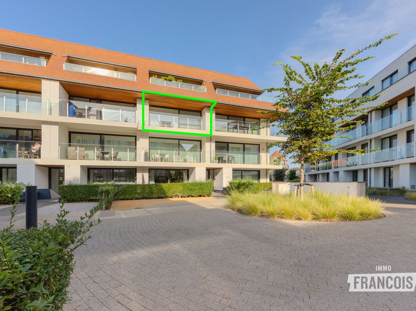 Au Driftweg 177, dans le quartier prisé et verdoyant de Vosseslag, se trouve ce bel appartement au deuxième étage dun immeuble récent datant de 2018.