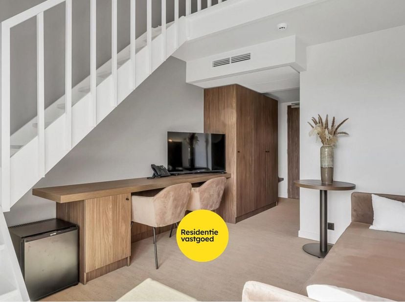 Zorgeloos beleggen in vastgoed? Ontdek deze topinvestering!<br />
Duplex hotelkamer voor 4 personen (dubbel bed in mezzanine en uitschuifbaar salon/be