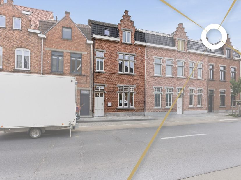 Vanafprijs €399.000, elk bod boven deze prijs wordt voorgelegd aan de eigenaar, die de keuze heeft om al dan niet te aanvaarden.<br />
<br />
Gelegen