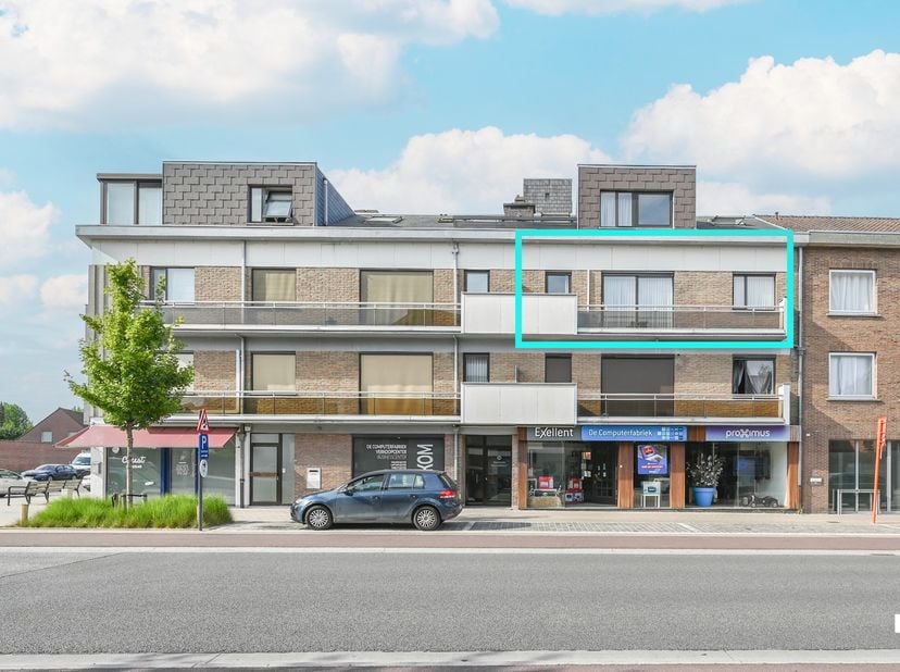 Dit centraal gelegen appartement op de tweede verdieping van Residentie Mandelheim biedt tal van mogelijkheden voor wie dichtbij allerlei voorzieninge