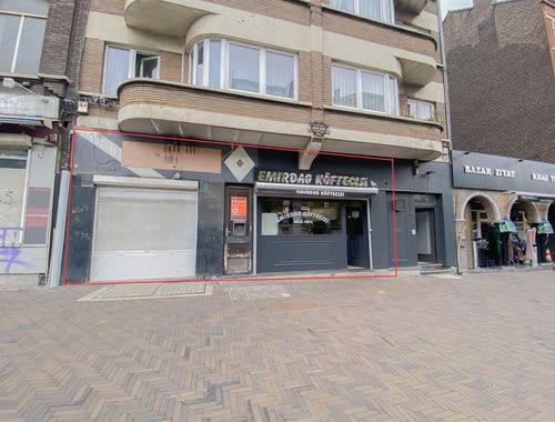                                         Bien commercial à vendre à Charleroi, € 180.000

