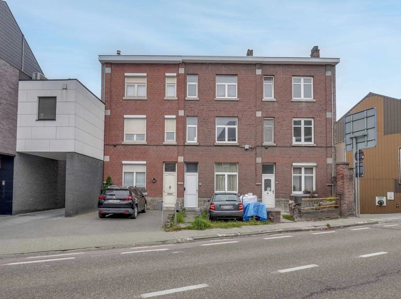 Op een strategische ligging langs de Bilzersteenweg 18, op korte afstand van het historische centrum van Tongeren, bevindt zich deze karaktervolle won