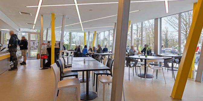 Bedrijfsvastgoed over te nemen in Woumenweg 75, 8600 Diksmuide