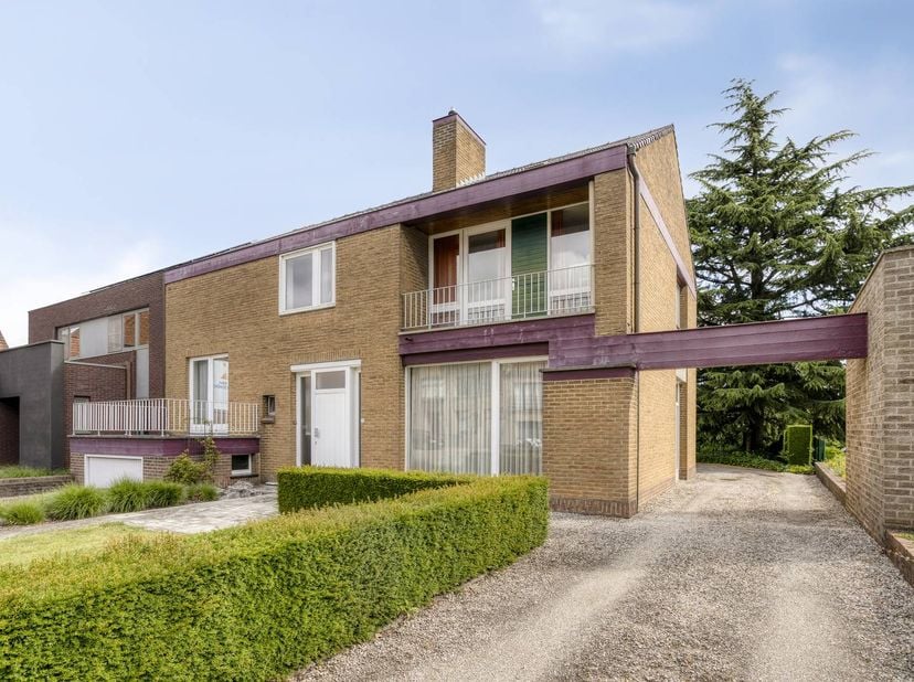 Cette maison familiale est située près du charmant centre du village d'Ingooigem (Anzegem) où vous pourrez profiter d'un environnement calme mais faci