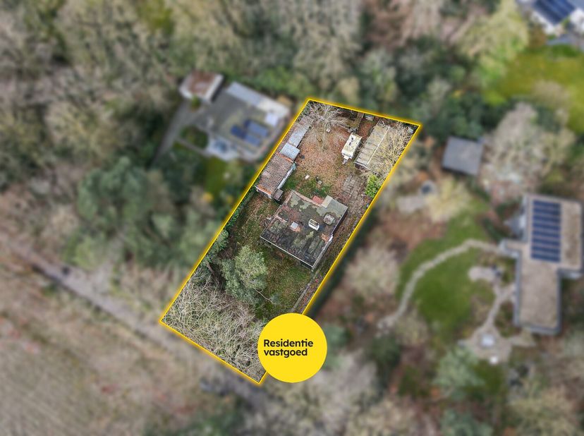 Gelegen in een uitzonderlijk rustige en groene omgeving bevindt zich deze alleenstaande bungalow op een mooi perceel van 1.092 m². De woning is versch