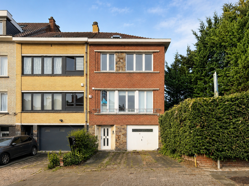 Te renoveren eengezinswoning, ideaal gelegen in een rustige en gegeerde residentiële wijk van Uccle, op een centrale ligging tussen het station van Uc