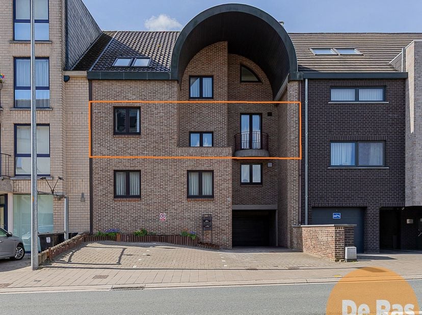 HERZELE- Ruim appartement met terras en garage.<br />
Inschrijven voor het geplande bezoekmoment kan via onze website =&amp;gt; www.immoderas.be<br />
Dit