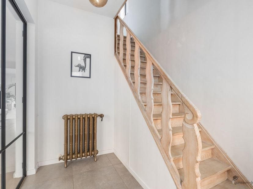 Bienvenue dans la Putstraat à Tessenderlo, où cette propriété entièrement rénovée vous offre une combinaison parfaite de confort, d'espace et d'emplac