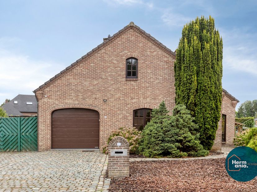 Charmante en ruime woning in een aangename woonomgeving in Alken<br />
Op zoek naar een ruime en gezellige gezinswoning waar comfort, ruimte en een aa