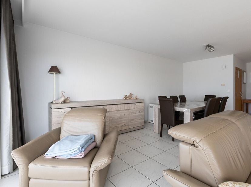 Magnifique appartement idéalement situé sur la digue de Groendyk à Oostduinkerke, à proximité du surfclub Windekind, situé au 5 étage avec une grande