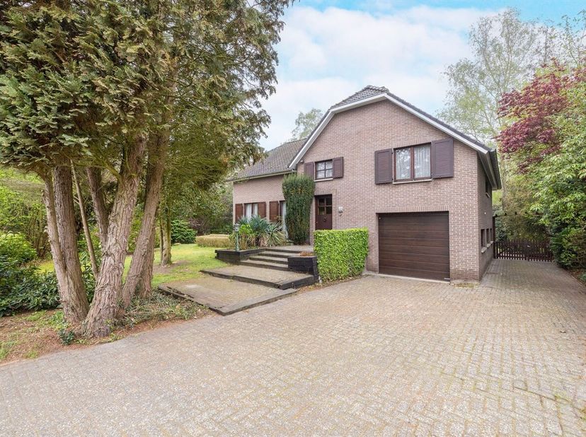 Maison familiale spacieuse et lumineuse avec 5 chambres, garage et jardin rural à Geel<br />
Situation : La propriété est située le long de la Retiese