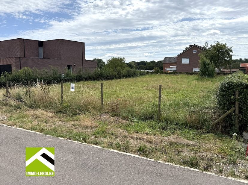 Bekijk deze bouwgrondrechtstreeks op de site van Immo Leroi: https://www.immo-leroi.be/pand/kopen-grond-heers/7602214<br />
<br />
Dit perceel bouwgro
