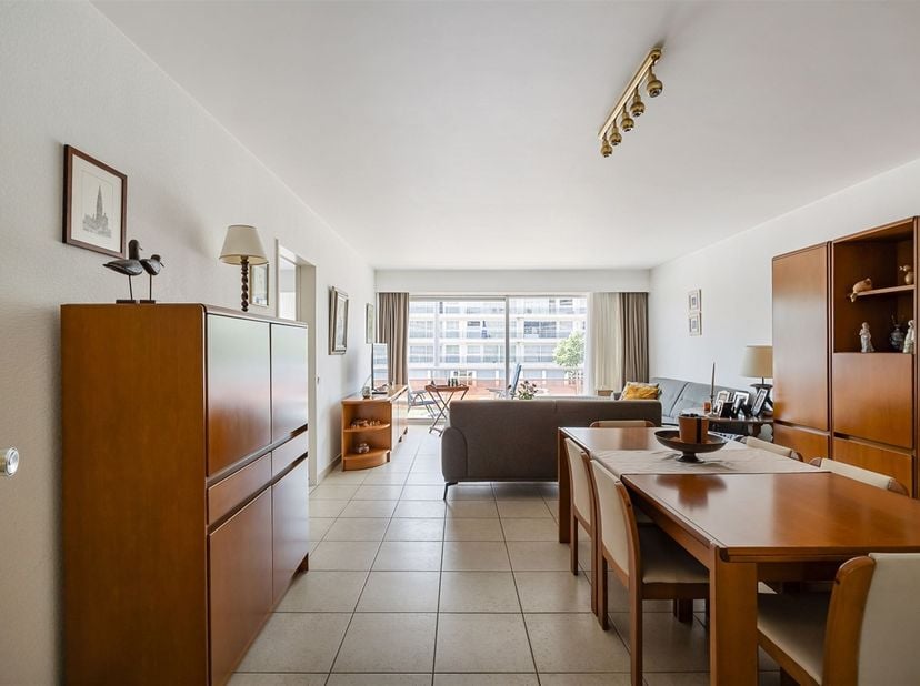 Appartement de 2 chambres à coucher avec terrasse, situé au centre de la ville<br />
Cet appartement parfaitement entretenu se trouve sur la Ruggevel