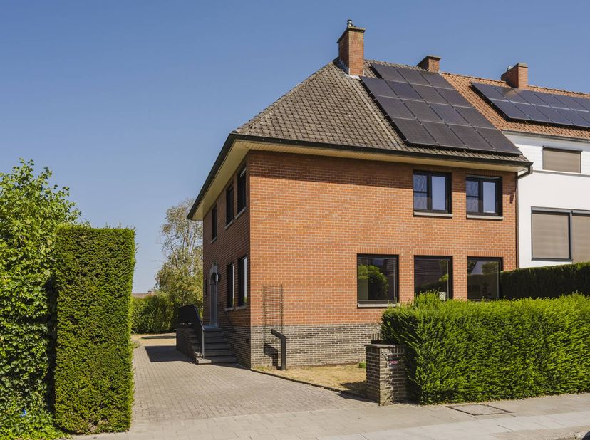 Vous recherchez une belle maison mitoyenne à Heule ? Alors ce topper est fait pour vous. Avec sa finition sublime et son emplacement idéal, c'est un s