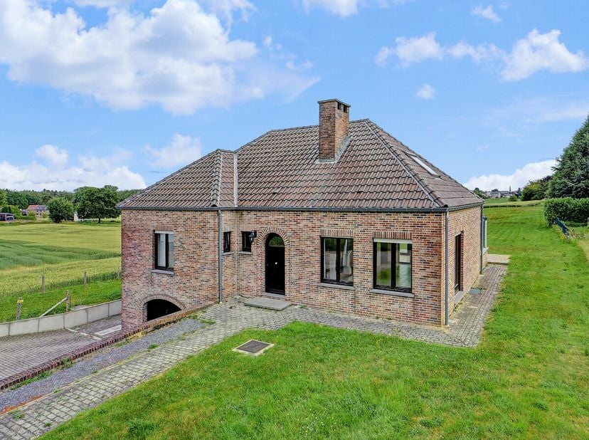 Te koop: open bebouwing in Tervuren, gelegen op de Roelandsheide, in een groene en landelijke omgeving nabij openbaar vervoer en invalswegen.Deze woni