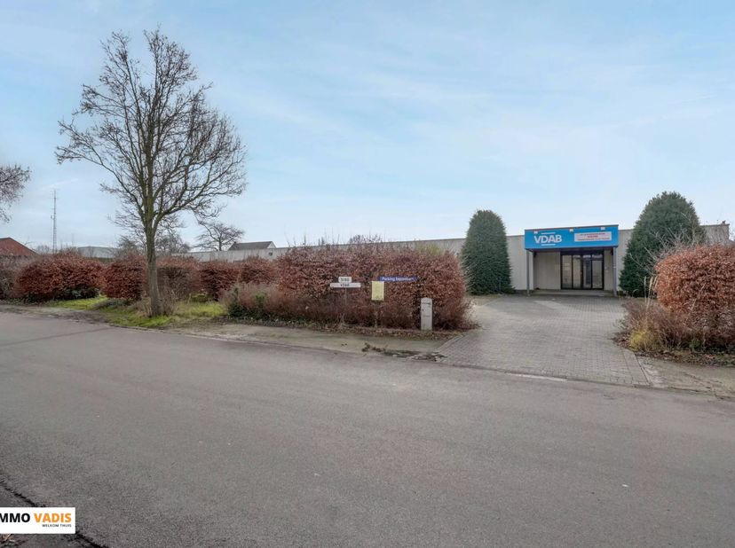 Bien professionnel à louer
                    à 3800 Sint-Truiden