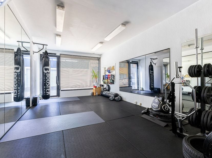 Bent u op zoek naar een kantoor of een handelsruimte en dit op een zichtbare toplocatie? Dan stellen we graag deze ruimte aan u voor!<br />
Momenteel