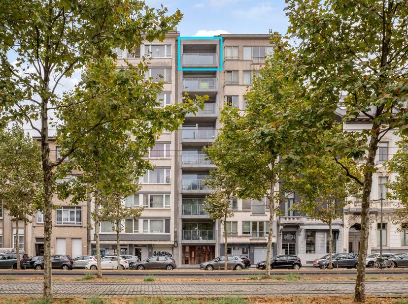 Uniek penthouse met panoramisch zicht over Antwerpen<br />
- KIJKDAG 08/09 -<br />
<br />
Op de achtste en hoogste verdieping van een verzorgd gebouw